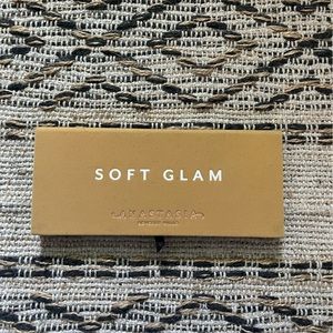Anastasia Beverly Hills soft glam eyeshadow palette